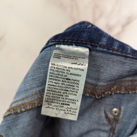 Chicos Jean Women 16 3 So Slimming Girlfriend Slip Crop Denim Piping Striped - Picture 8 of 12